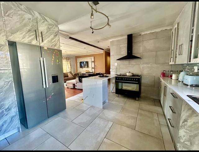 3 BEDROOM HOUSE FOR SALE IN VANDERBIJLPARK CW 2